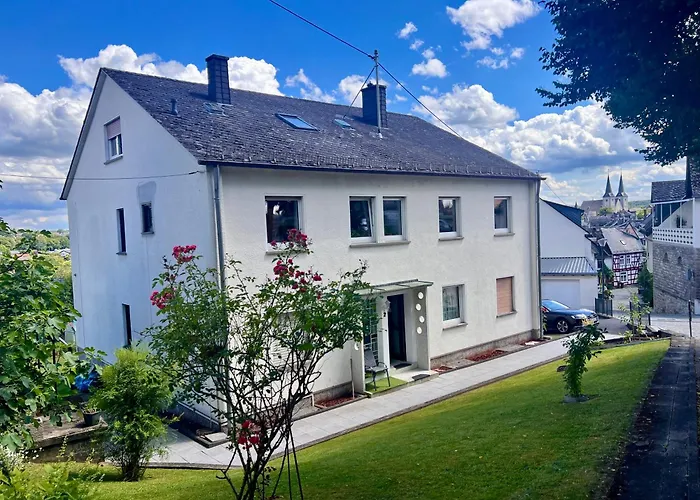 Schlossweg * 몬타바우르